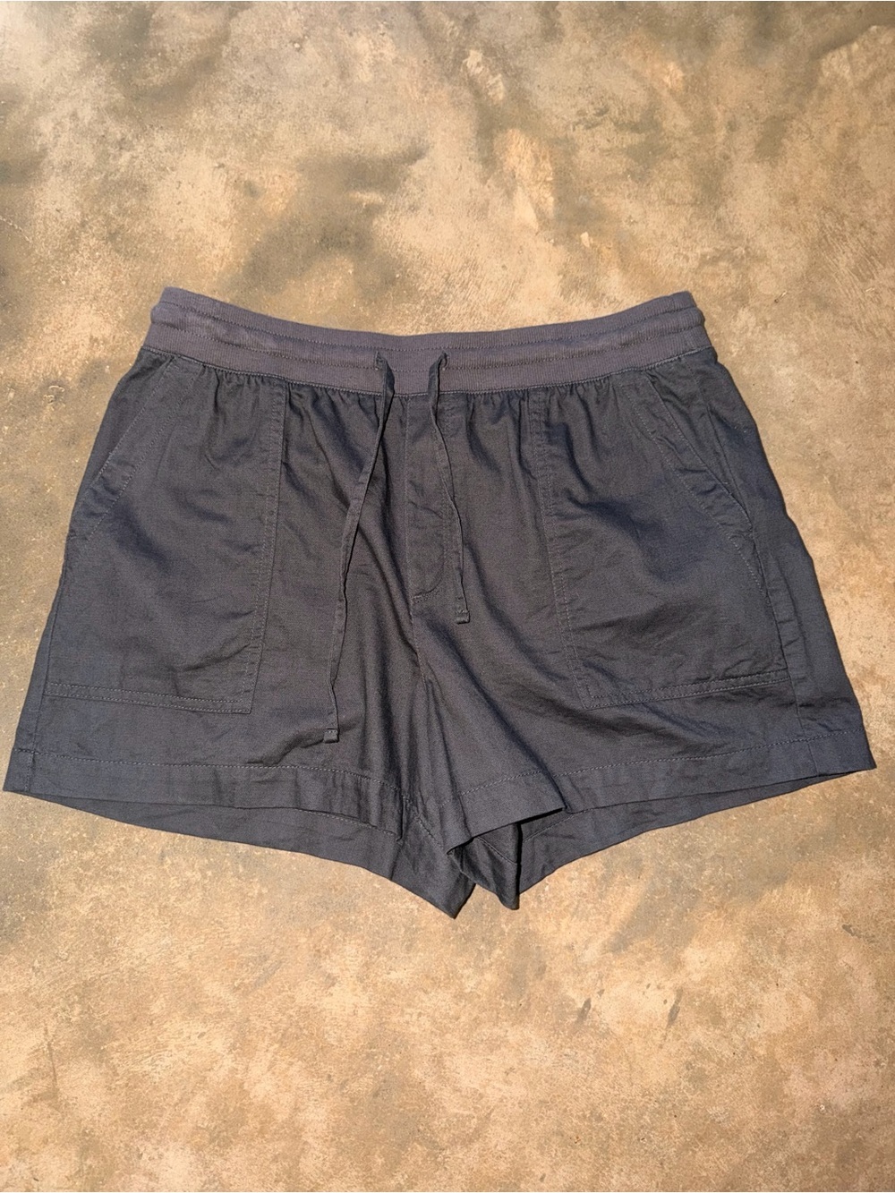 GAP Medium Gray Casual Waistband Shorts